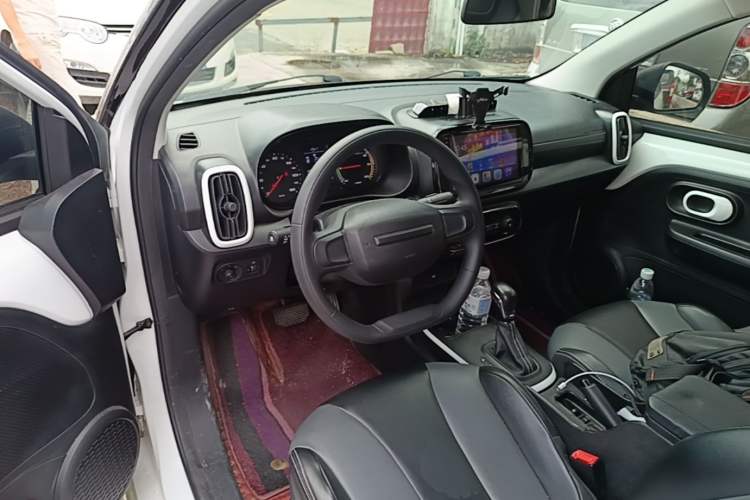 Used Roewe Clever 2022 311km QiQi BoBo Edition Center Console