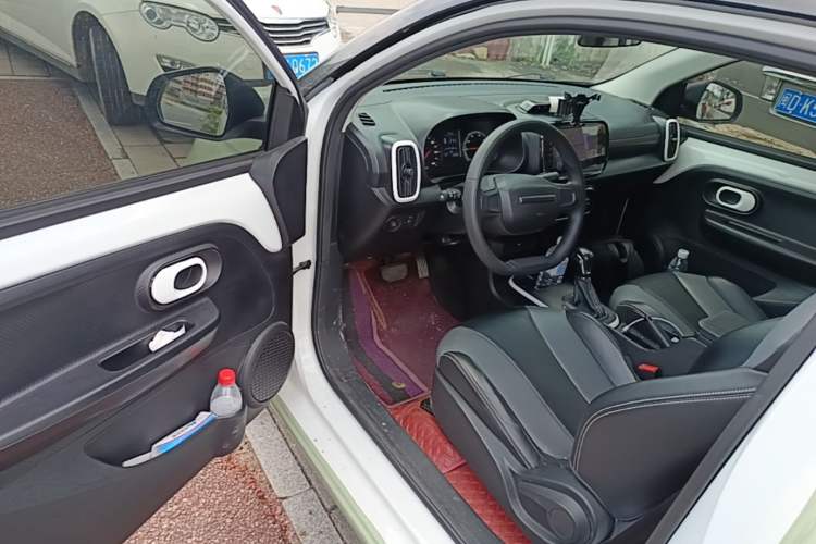 Used Roewe Clever 2022 311km QiQi BoBo Edition Driver Seat