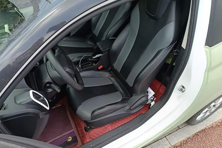 Used Roewe Clever 2022 311km QiQi BoBo Edition Left Front Seat