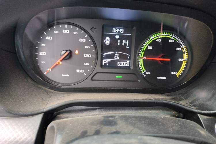 Used Roewe Clever 2022 311km QiQi BoBo Edition Odometer Close Up