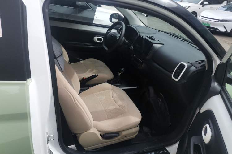 Used Roewe Clever 2022 311km QiQi BoBo Edition Right Front Seat