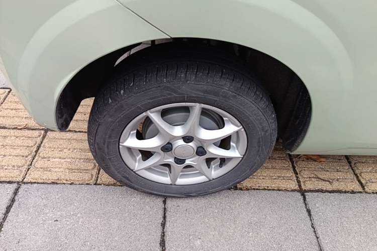 Used Roewe Clever 2022 311km QiQi BoBo Edition Right Rear Wheel Hub
