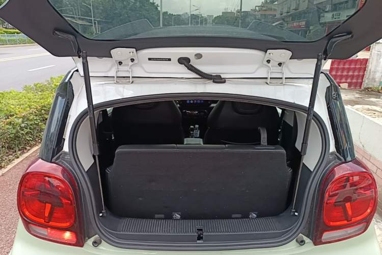 Used Roewe Clever 2022 311km QiQi BoBo Edition Trunk