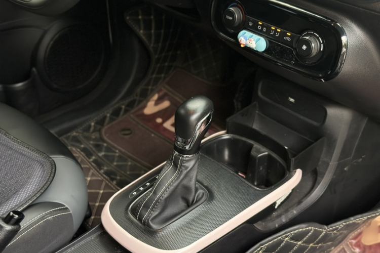 Used Roewe Clever 2022 311km QiQi BoBo Edition Interior 4