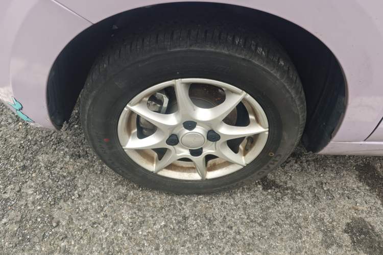 Used Roewe Clever 2022 311km QiQi BoBo Edition Left Front Wheel Hub