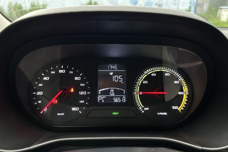 Used Roewe Clever 2022 311km QiQi BoBo Edition Odometer Close Up