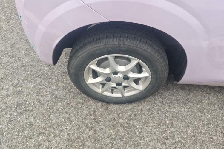 Used Roewe Clever 2022 311km QiQi BoBo Edition Right Rear Wheel Hub