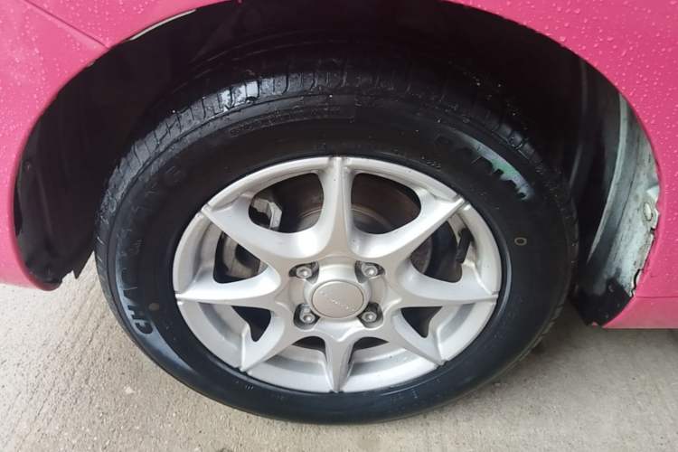 Used Roewe Clever 2022 311km QiQi BoBo Edition Left Front Wheel Hub