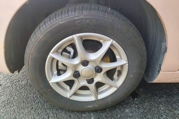 Used Roewe Clever 2022 311km QiQi BoBo Edition Left Front Wheel Hub