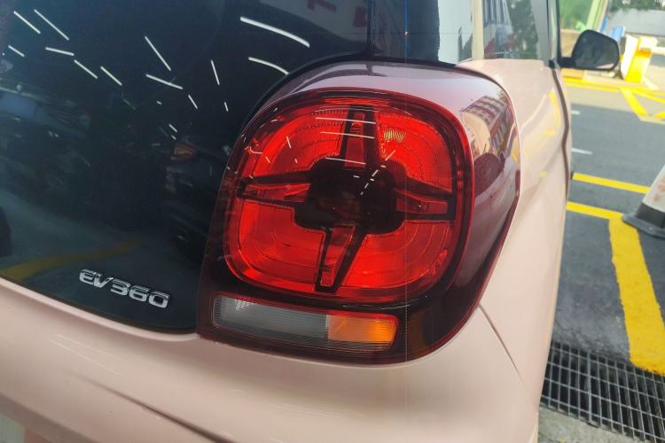 Used Roewe Clever 2022 311km QiQi BoBo Edition Right Rear Taillight