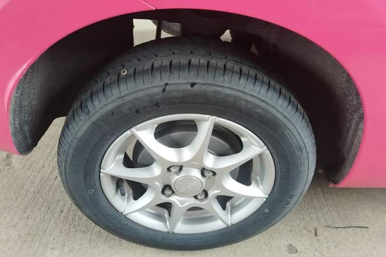 Used Roewe Clever 2022 311km QiQi BoBo Edition Right Rear Wheel Hub