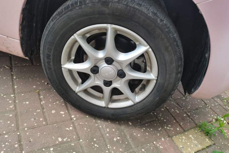 Used Roewe Clever 2022 311km QiQi BoBo Edition Right Front Wheel Hub