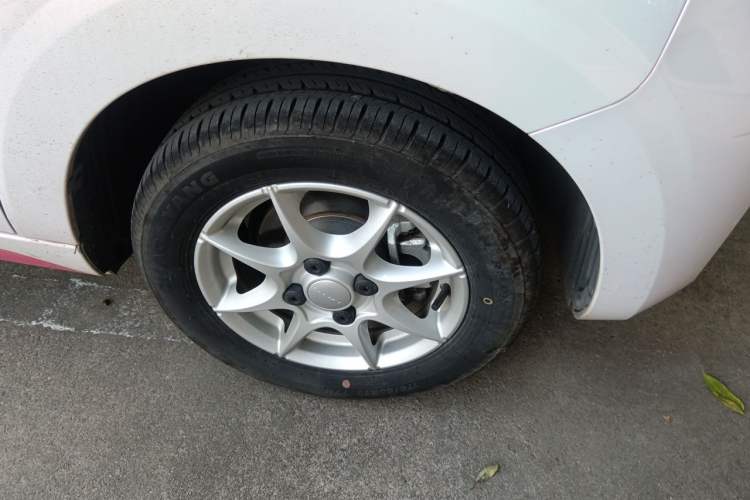 Used Roewe Clever 2022 311km QiQi BoBo Edition Right Front Wheel Hub
