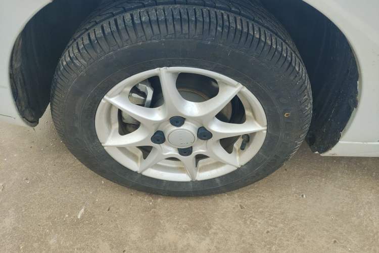 Used Roewe Clever 2022 311km QiQi BoBo Edition Left Front Wheel Hub