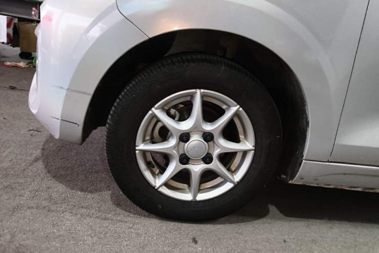 Used Roewe Clever 2022 311km QiQi BoBo Edition Left Front Wheel Hub