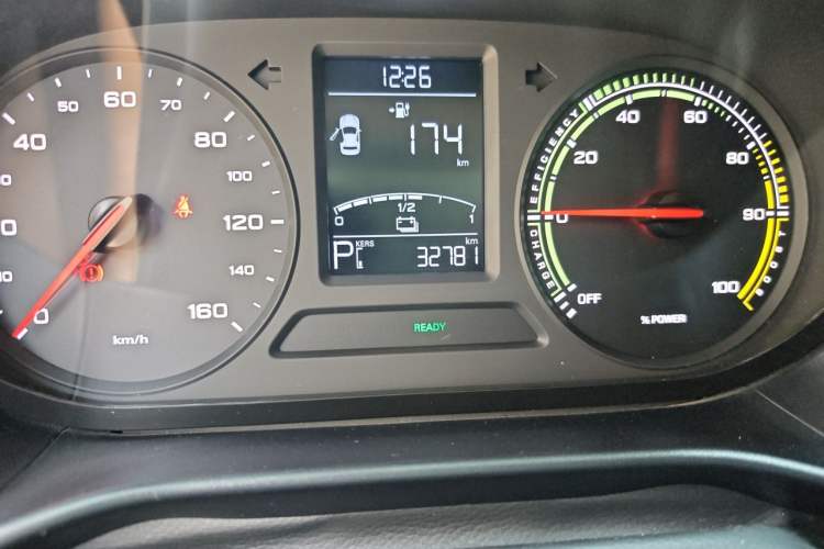 Used Roewe Clever 2022 311km QiQi BoBo Edition Odometer Close Up
