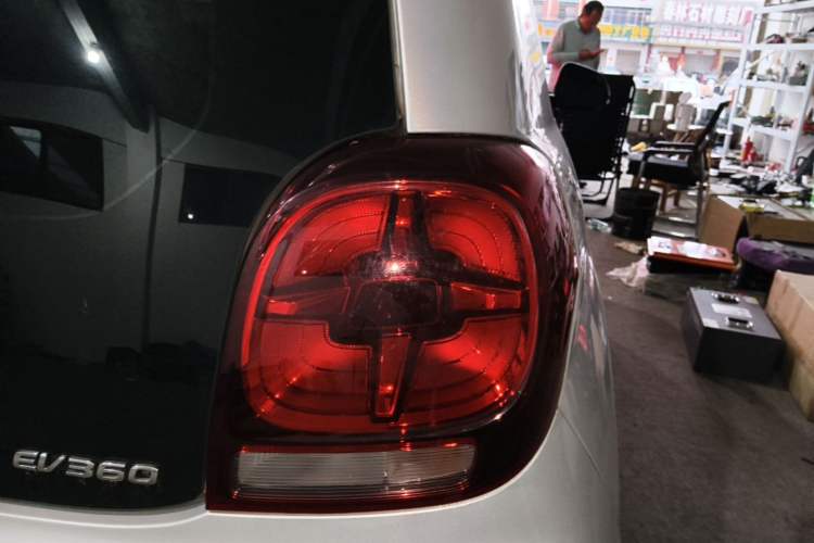 Used Roewe Clever 2022 311km QiQi BoBo Edition Right Rear Taillight