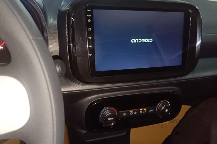 Used Roewe Clever 2022 311km QiQi BoBo Edition Audio And AC Panel