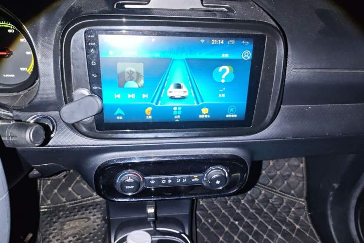 Used Roewe Clever 2022 311km QiQi BoBo Edition Audio And AC Panel