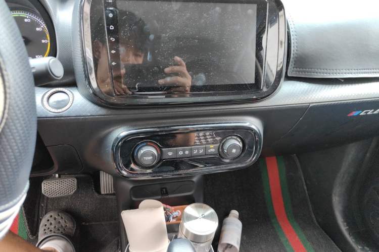 Used Roewe Clever 2022 311km QiQi BoBo Edition Audio And AC Panel