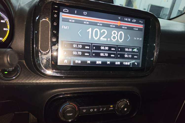 Used Roewe Clever 2022 311km QiQi BoBo Edition Audio And AC Panel