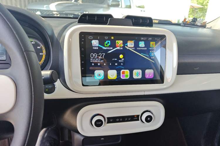 Used Roewe Clever 2022 311km QiQi BoBo Edition Audio And AC Panel