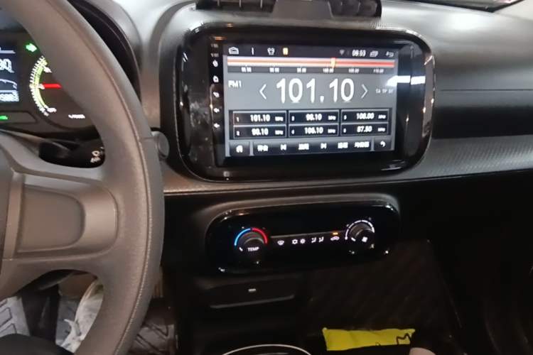 Used Roewe Clever 2022 311km QiQi BoBo Edition Audio And AC Panel