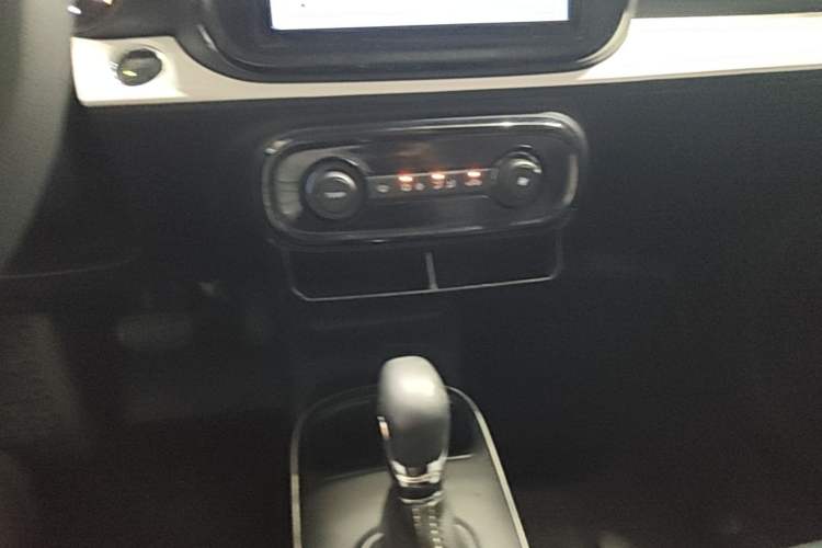 Used Roewe Clever 2022 311km QiQi BoBo Edition Audio And AC Panel
