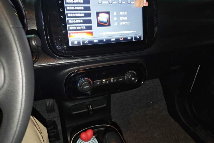 Used Roewe Clever 2022 311km QiQi BoBo Edition Audio And AC Panel