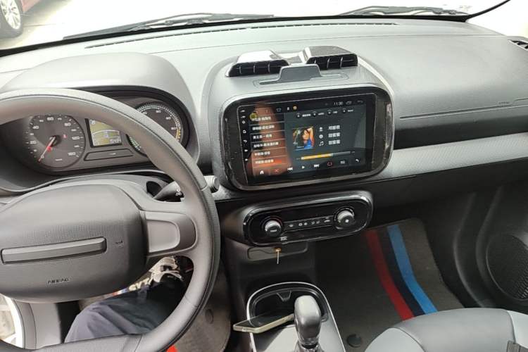 Used Roewe Clever 2022 311km QiQi BoBo Edition Audio And AC Panel