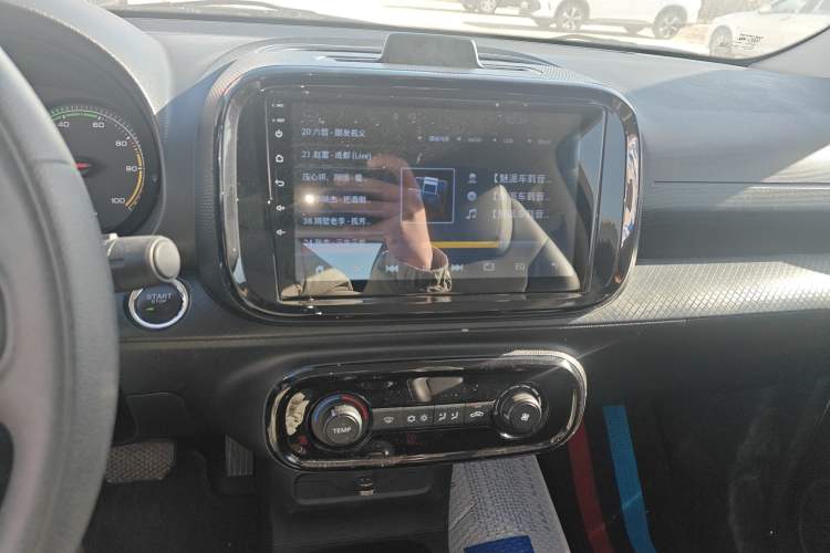 Used Roewe Clever 2022 311km QiQi BoBo Edition Audio And AC Panel