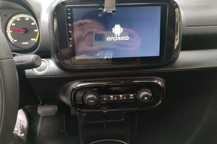 Used Roewe Clever 2022 311km QiQi BoBo Edition Audio And AC Panel