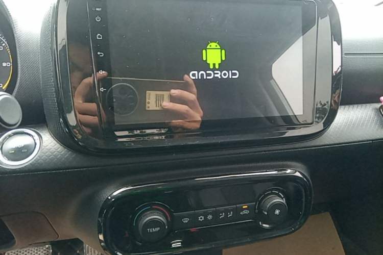 Used Roewe Clever 2022 311km QiQi BoBo Edition Audio And AC Panel