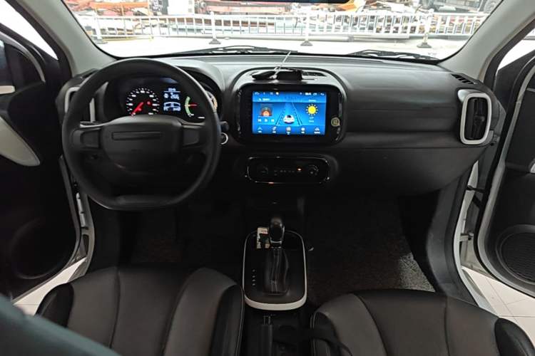 Used Roewe Clever 2022 311km QiQi BoBo Edition Center Console