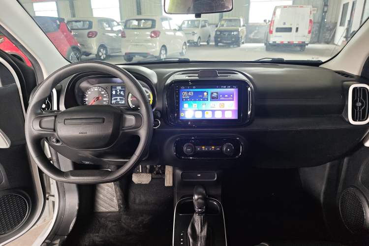 Used Roewe Clever 2022 311km QiQi BoBo Edition Center Console