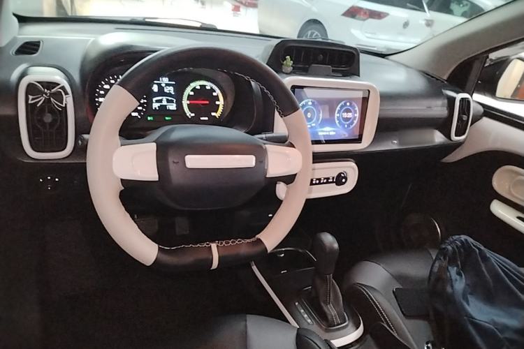 Used Roewe Clever 2022 311km QiQi BoBo Edition Center Console