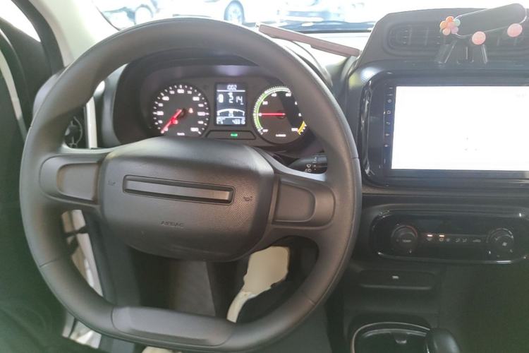 Used Roewe Clever 2022 311km QiQi BoBo Edition Center Console