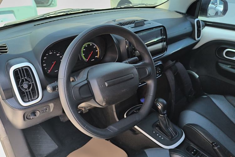 Used Roewe Clever 2022 311km QiQi BoBo Edition Center Console