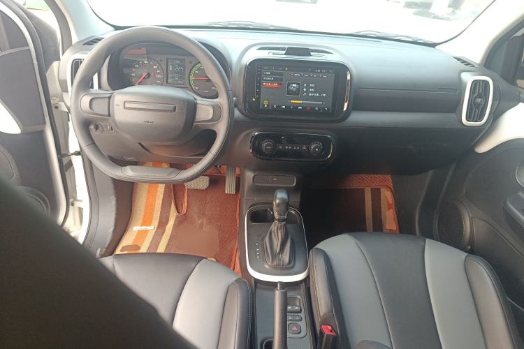 Used Roewe Clever 2022 311km QiQi BoBo Edition Center Console