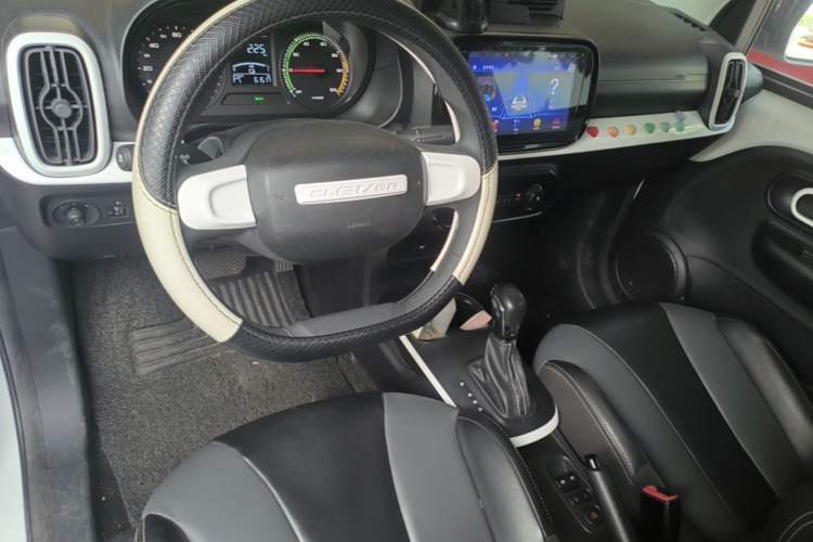Used Roewe Clever 2022 311km QiQi BoBo Edition Center Console