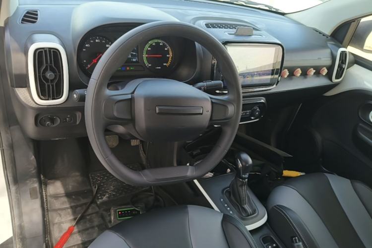 Used Roewe Clever 2022 311km QiQi BoBo Edition Center Console