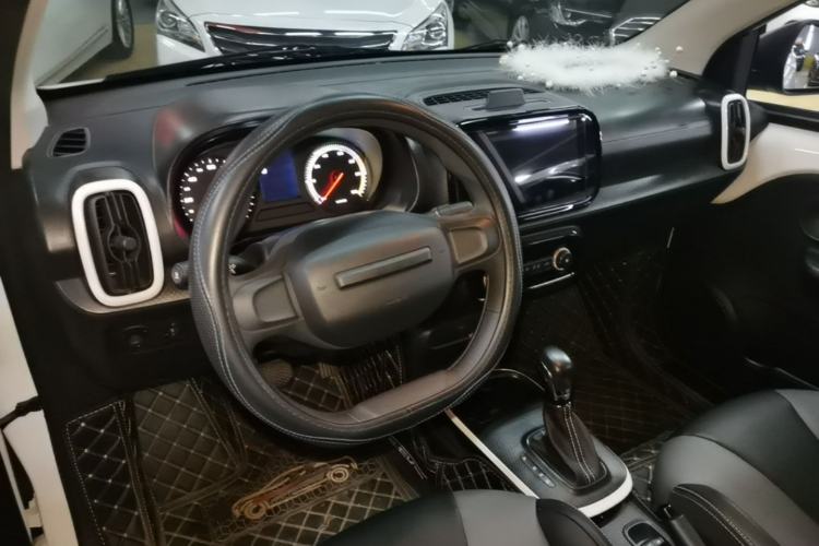 Used Roewe Clever 2022 311km QiQi BoBo Edition Center Console