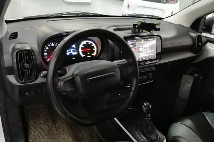 Used Roewe Clever 2022 311km QiQi BoBo Edition Center Console