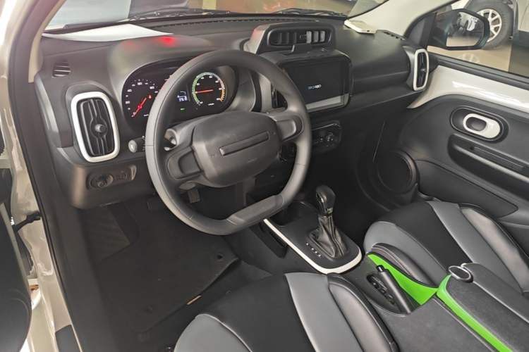 Used Roewe Clever 2022 311km QiQi BoBo Edition Center Console