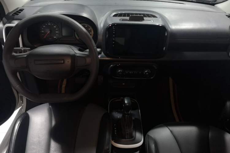Used Roewe Clever 2022 311km QiQi BoBo Edition Center Console
