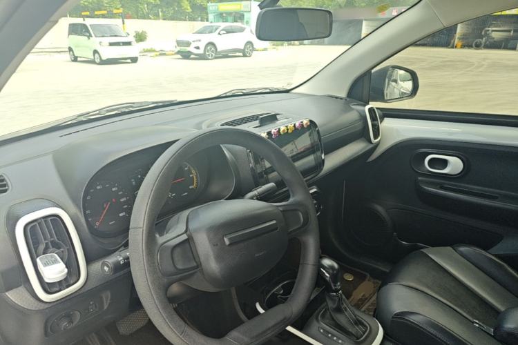 Used Roewe Clever 2022 311km QiQi BoBo Edition Center Console