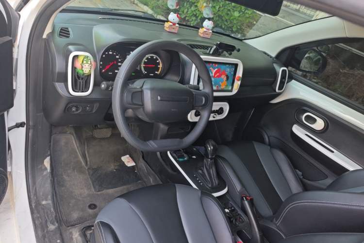 Used Roewe Clever 2022 311km QiQi BoBo Edition Center Console