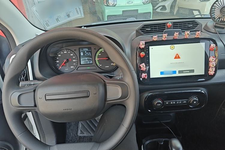Used Roewe Clever 2022 311km QiQi BoBo Edition Center Console