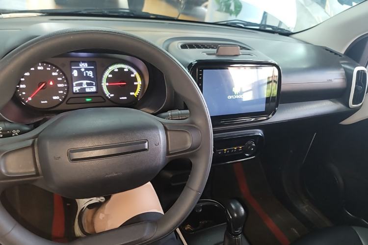 Used Roewe Clever 2022 311km QiQi BoBo Edition Center Console