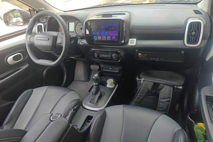 Used Roewe Clever 2022 311km QiQi BoBo Edition Center Console